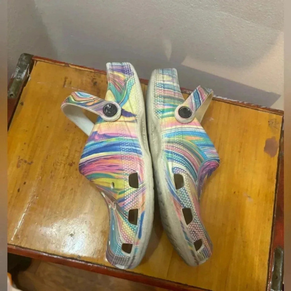 Ti-dyed crocs men 7 women 9